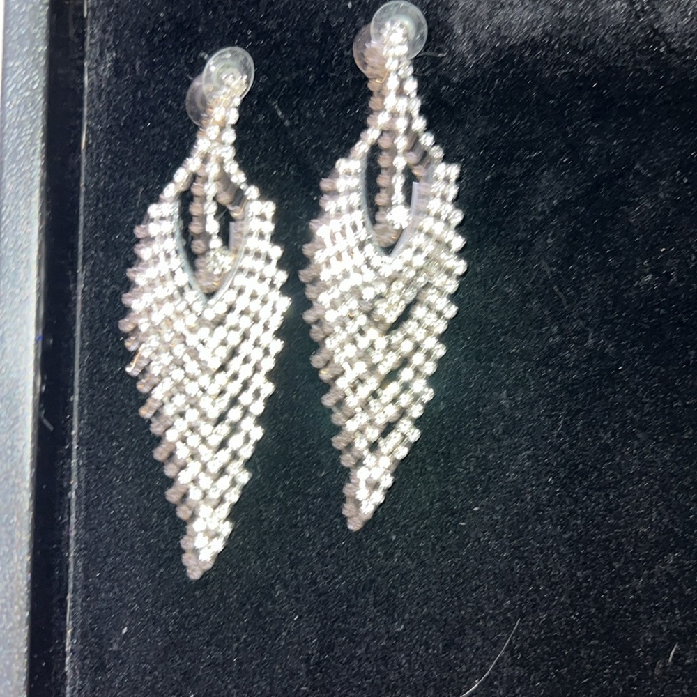 Jewelry Bundle. 11 pairs of earrings from various companies. All in EUC-GUC! - Picture 2 of 12